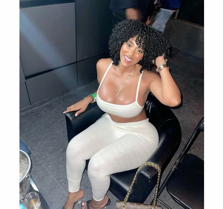 Sophie Likosky Nackt auf OnlyFans