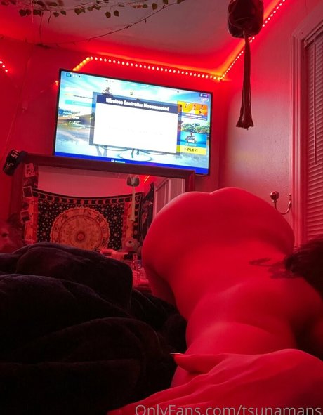 tsunamans NurlyFans-Brüste