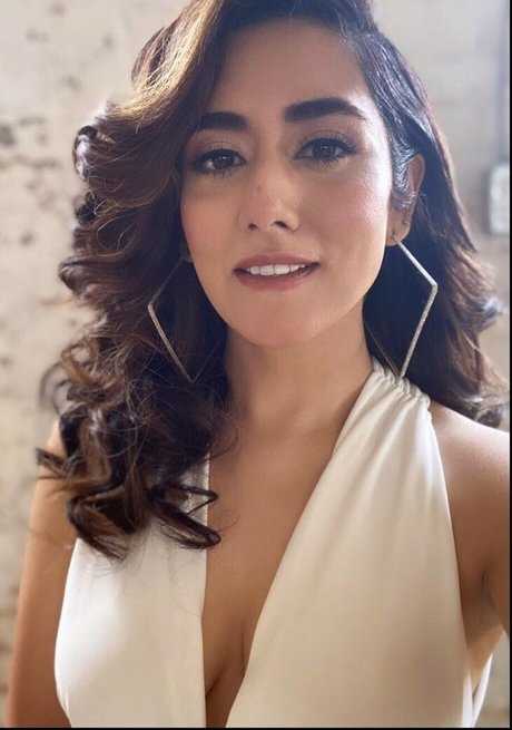 Jonita Gandhi Nacktpornos auf OnlyFans
