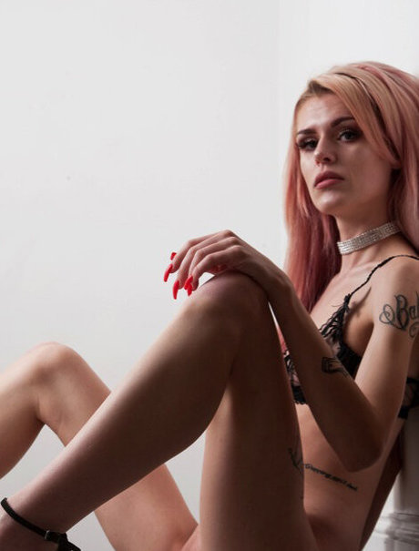 tgirl-onlyfans schön nackt Bild