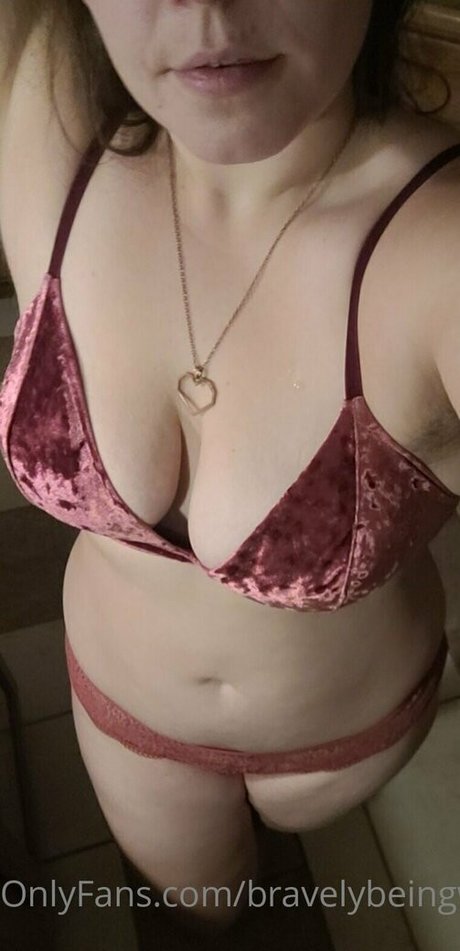 bravelybeingwoman Bilder OnlyFans