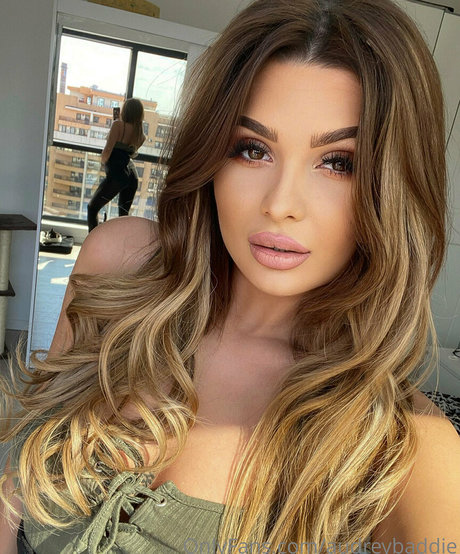 kimchopra Oben ohne OnlyFans