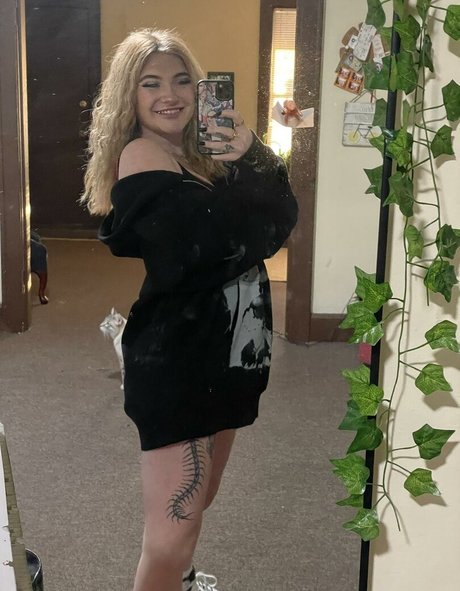 Kittycourty Nacktpornos auf OnlyFans