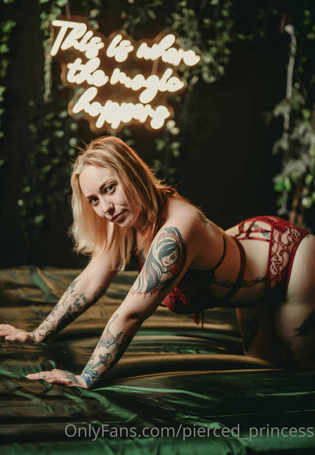 pierced princess Oben ohne OnlyFans