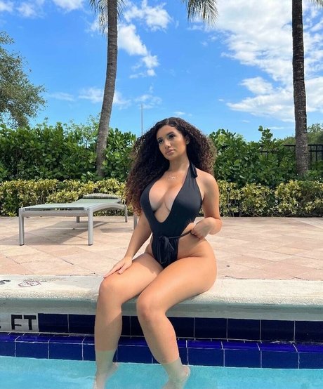 Christina April Amaral Nackt auf OnlyFans