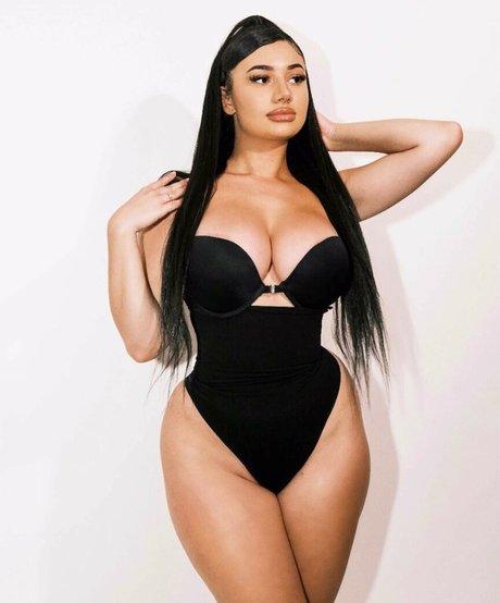 Christina April Amaral OnlyFans Nackt