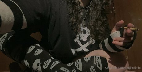 antiisocialite Nacktbilder von OnlyFans