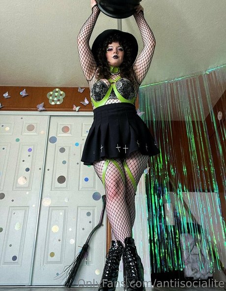 antiisocialite OnlyFans Nacktbilder geleakt