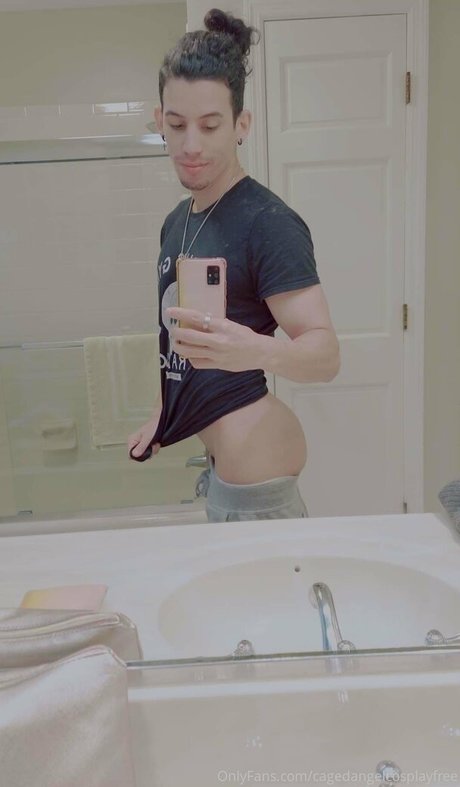 cagedangelcosplayfree OnlyFans nackte Brüste