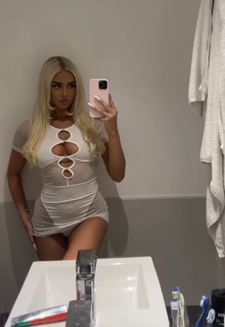 Ellie Coldwell Bilder OnlyFans