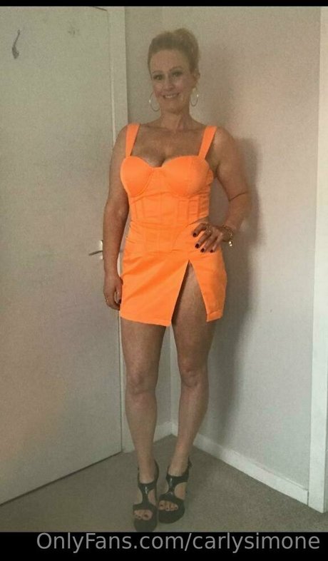 carlysimone OnlyFans schlank