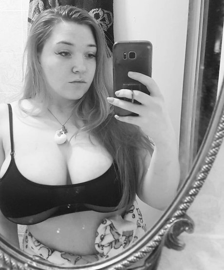 Ariel Vanderberg OnlyFans Inhalte