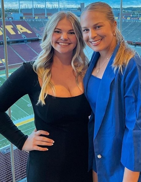 Sara K Oben ohne OnlyFans