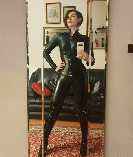 mistresselena OnlyFans