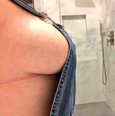 Salaciouspeachy OnlyFans Star