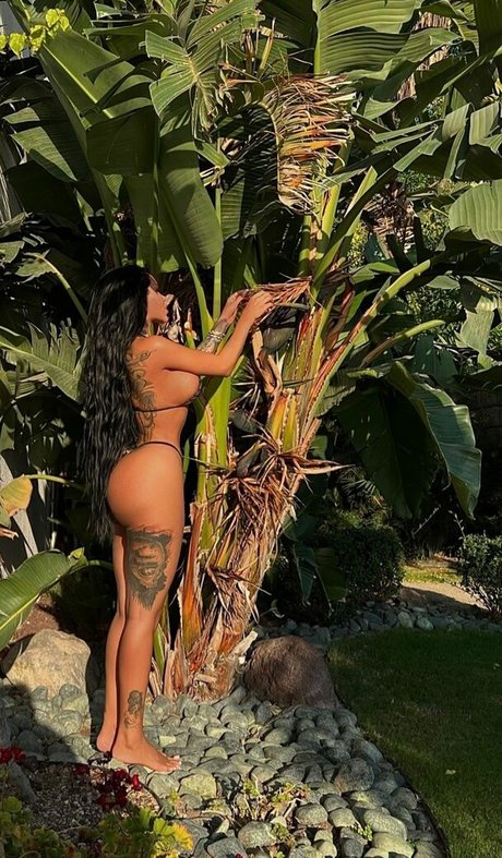 enisesudeofficial OnlyFans Bilder