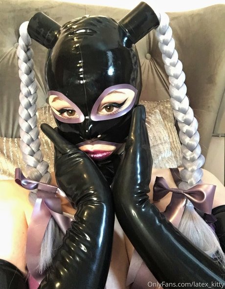 latex kitty Oben ohne OnlyFans