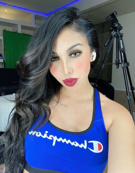 jasminegtv OnlyFans Striptease