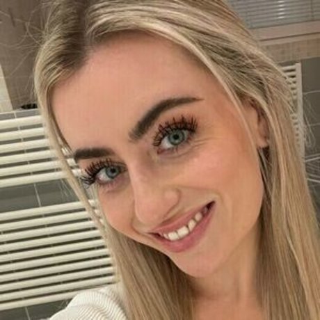 Emily Bellexx OnlyFans-Leak