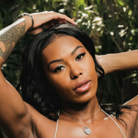 nadiajay OnlyFans explizite Inhalte