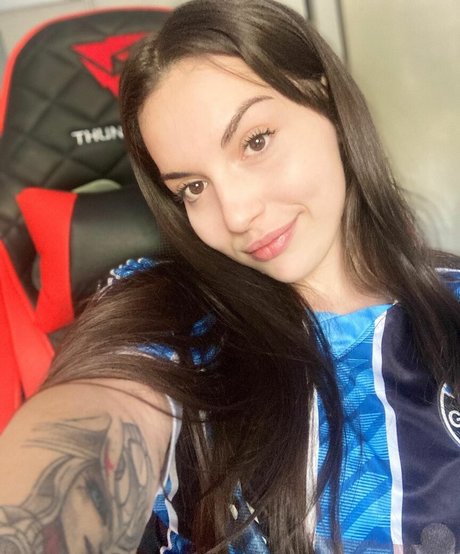 cindynami Oben ohne OnlyFans