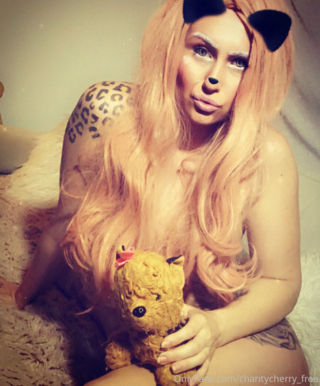 charitycherry free OnlyFans nackte Brüste