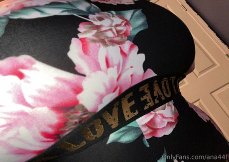 ana44f OnlyFans-Model