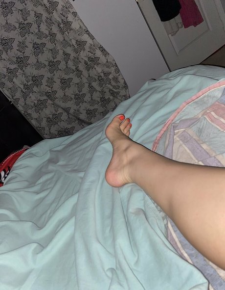 feetznation NurlyFans-Brüste