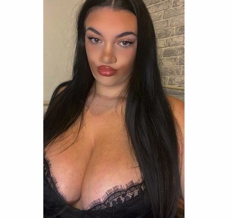 Chloe Ann Whitham Oben ohne OnlyFans