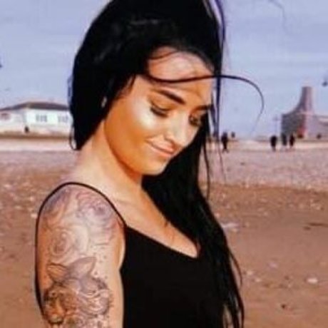 Sassyshaw OnlyFans Striptease