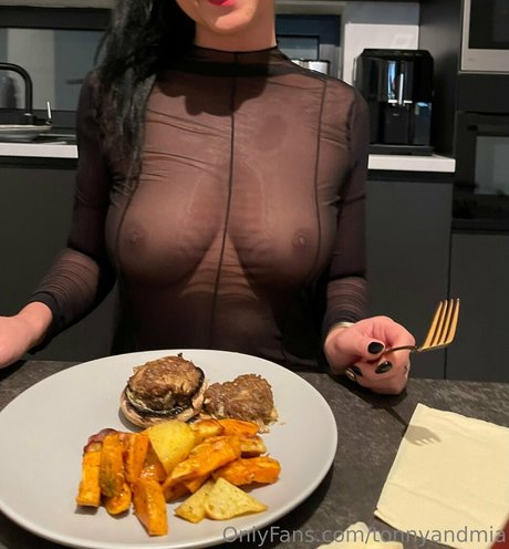 tonnyandmia Leaks von Nacktbildern auf OnlyFans