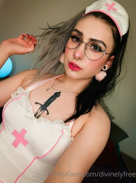 divinelyfree NurlyFans-Pornos