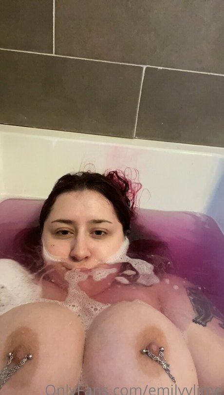 emilyylime Nacktpornos auf OnlyFans