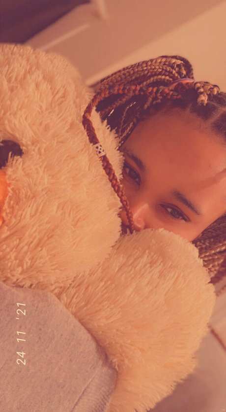 cloudyvi_ OnlyFans Model Bilder