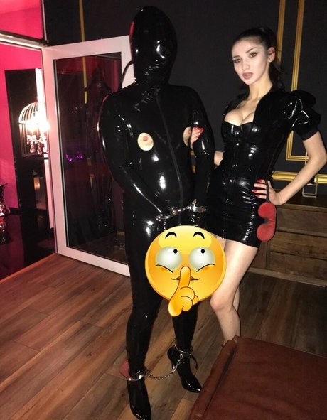 Handcuffs Nackt geleakt OnlyFans