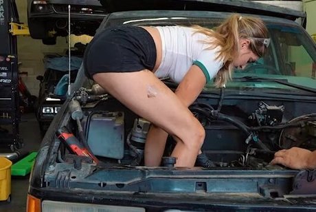 Emelia Hartford Brüste OnlyFans