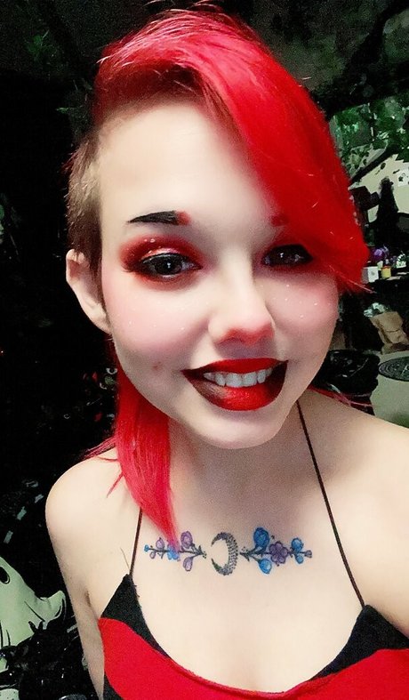 rubyskyes2 0 OnlyFans schlank