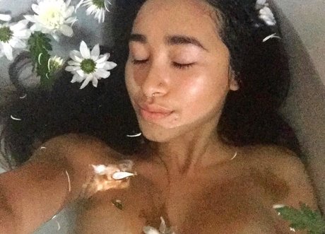 Hitomi Mochizuki OnlyFans Nacktbilder