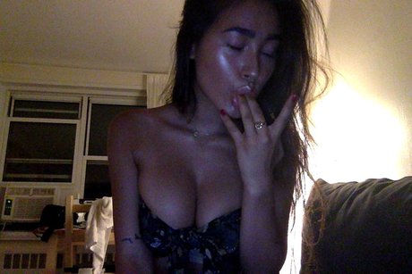 Hitomi Mochizuki OnlyFans Brüste Bild