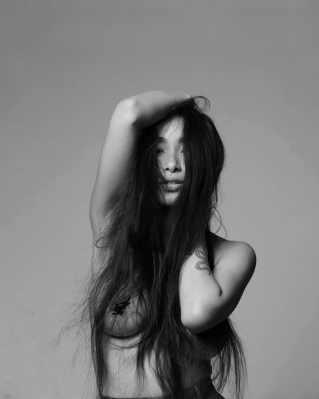 Hitomi Mochizuki OnlyFans Nacktbilder