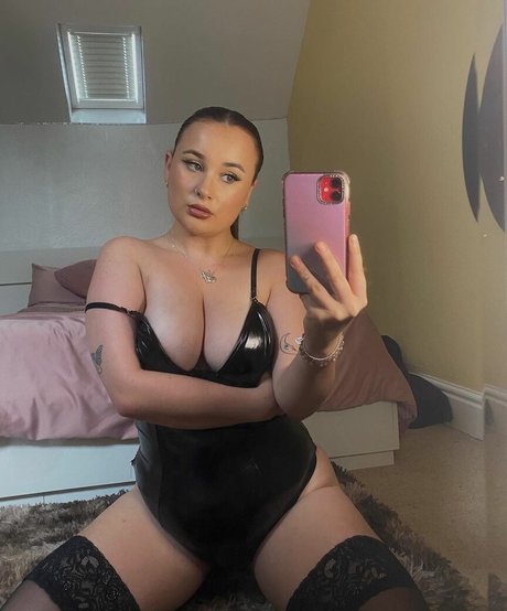 Leanne Campbell Nackt auf OnlyFans