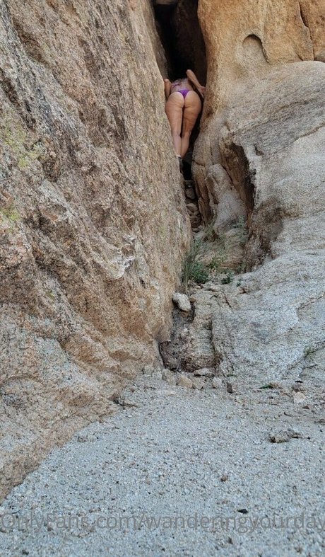 wanderingyourdaydreams OnlyFans Model Fotos