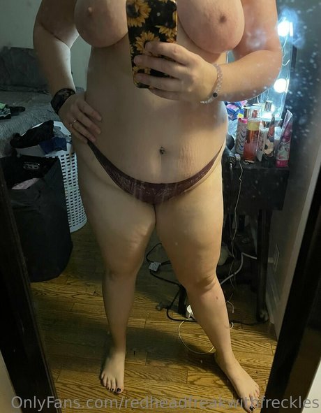 redheadfreakwithfreckles OnlyFans Bilder