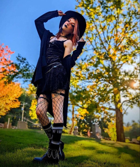 Jasmhyn makeup OnlyFans Striptease