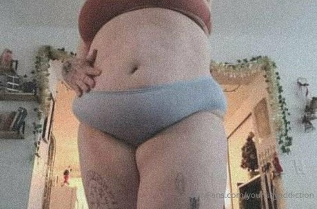 yourtinyaddiction Nacktpornos von OnlyFans geleakt