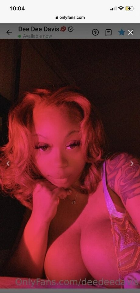 Dee Dee Davis OnlyFans nackte Brüste