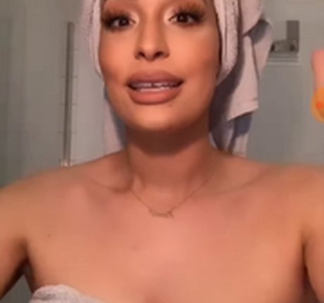 Lamiya Slimani OnlyFans Striptease