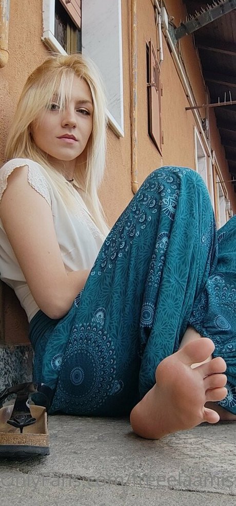 freeelaamiss23 Füße OnlyFans