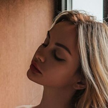 theEnDMag OnlyFans Model Bilder