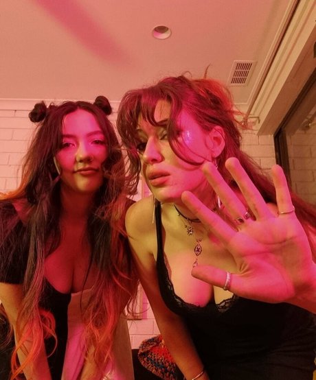 Knightsinclair NurlyFans-Brüste